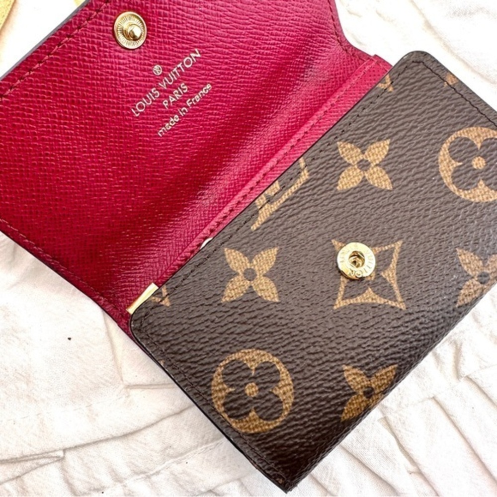 AUTHENTIC Louis Vuitton key holder. Monogram pattern. Magenta interior. - Picture 2 of 15